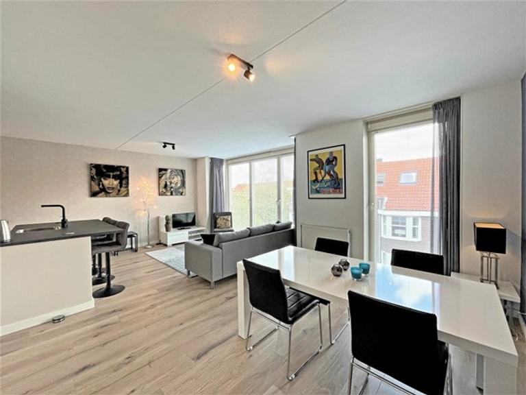 Furnished 72m² Apartment with Terrace in West - Image 4