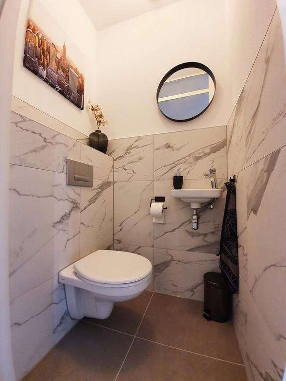 Furnished 72m² Apartment with Terrace in West - Image 12