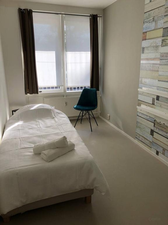 Three bedrooms in Amstelveen Bankras - Image 10