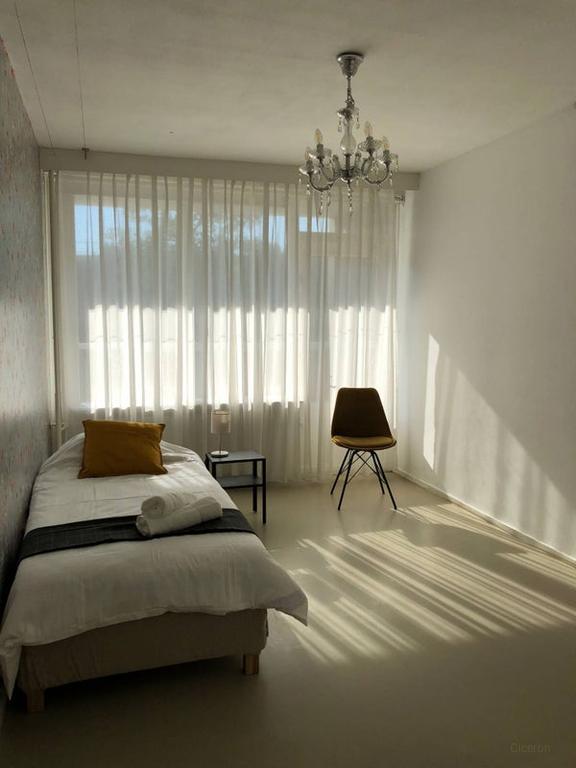 Three bedrooms in Amstelveen Bankras - Image 9