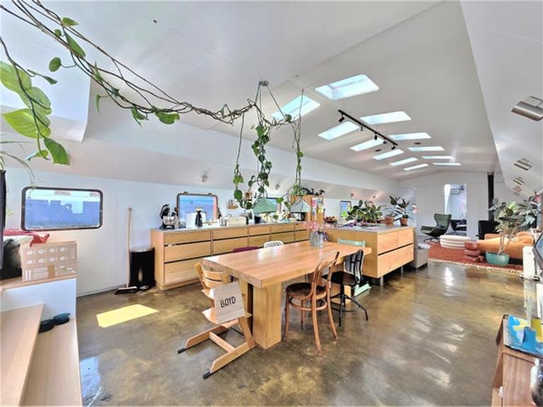 Houseboat of 170m2 on the Borneokade - Image 13