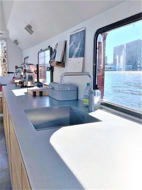 Houseboat of 170m2 on the Borneokade - Image 9