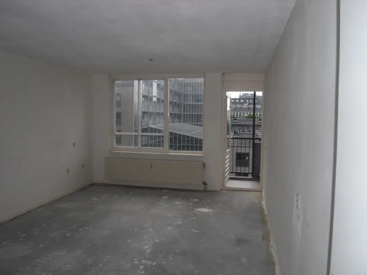 Two-bedroom apartment (80 m²) near the Old Port - Image 4
