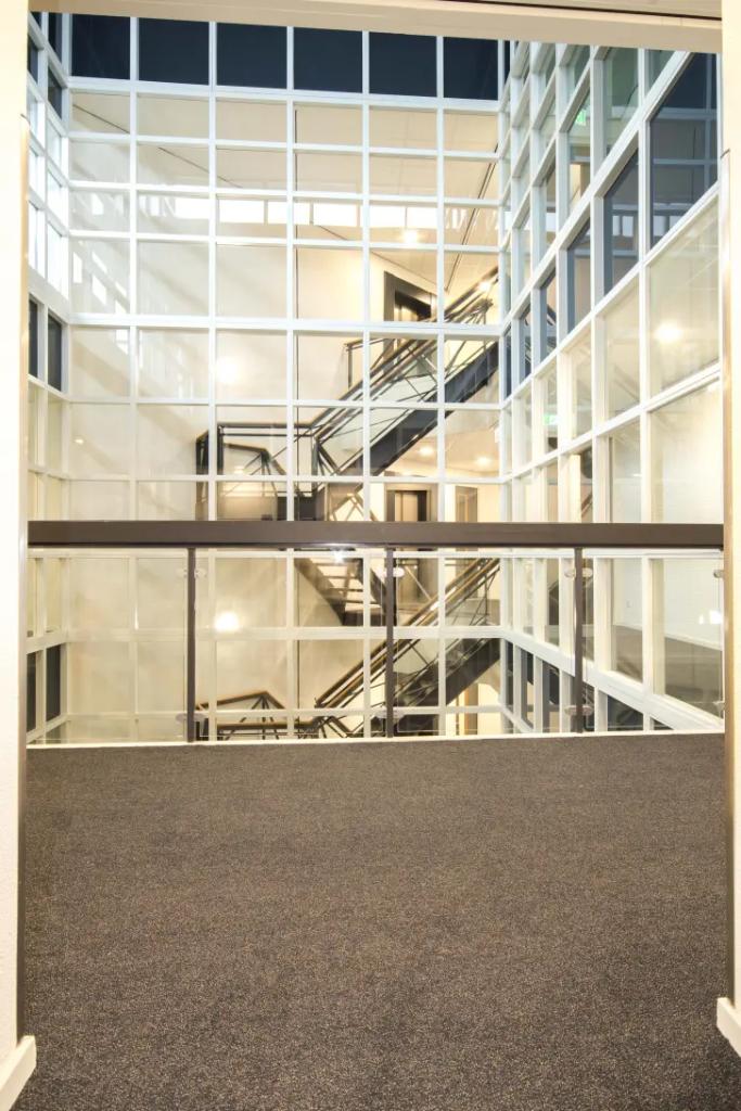 Modern 2-room apartment Rotterdam - Image 2