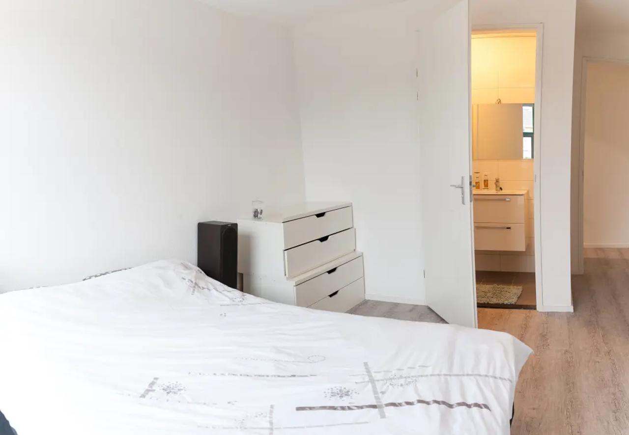 Modern 2-room apartment Rotterdam - Image 3