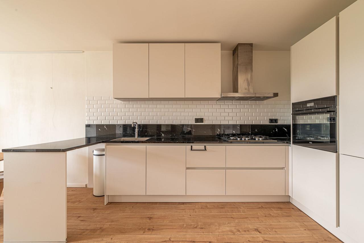 Furnished 60 m² apartment in the Jordaan - Image 3