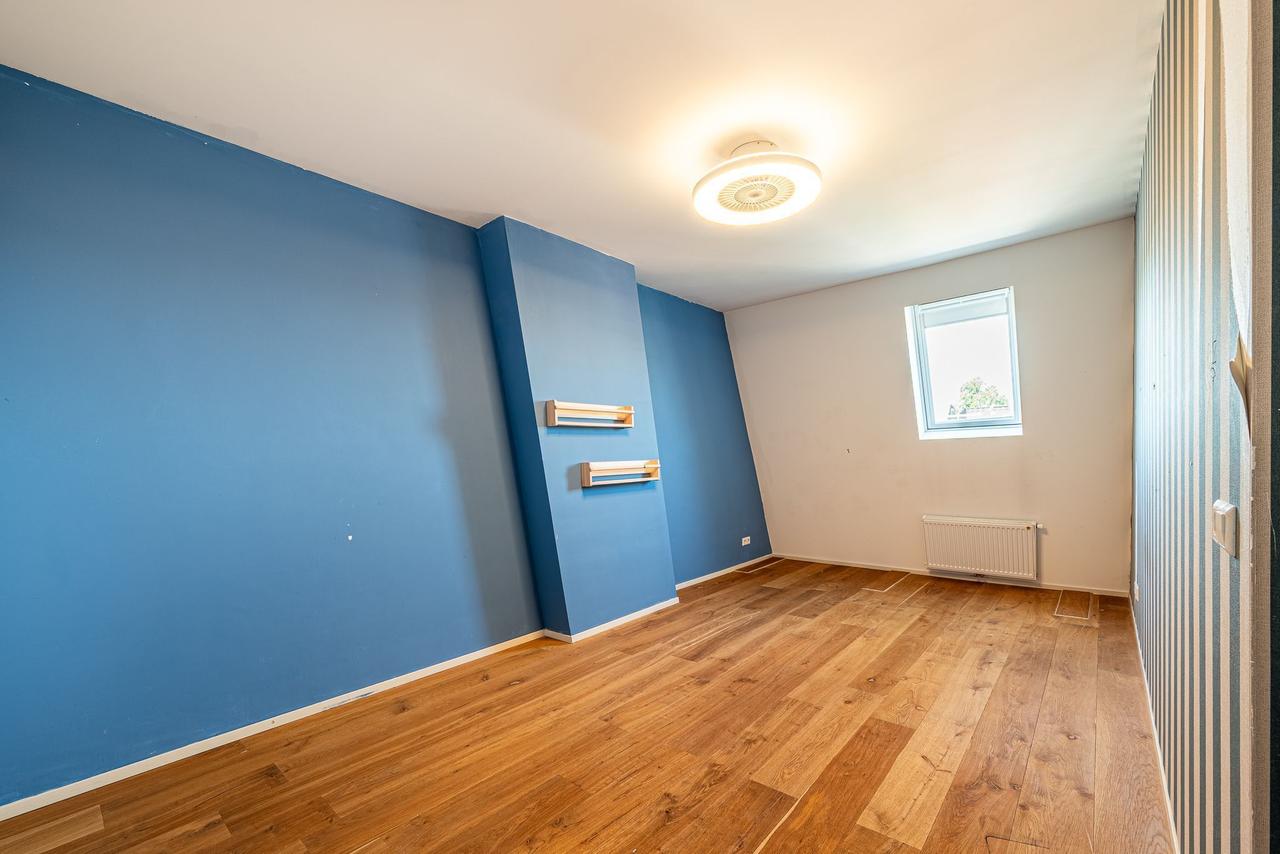 Large townhouse in Middenmeer - Image 25