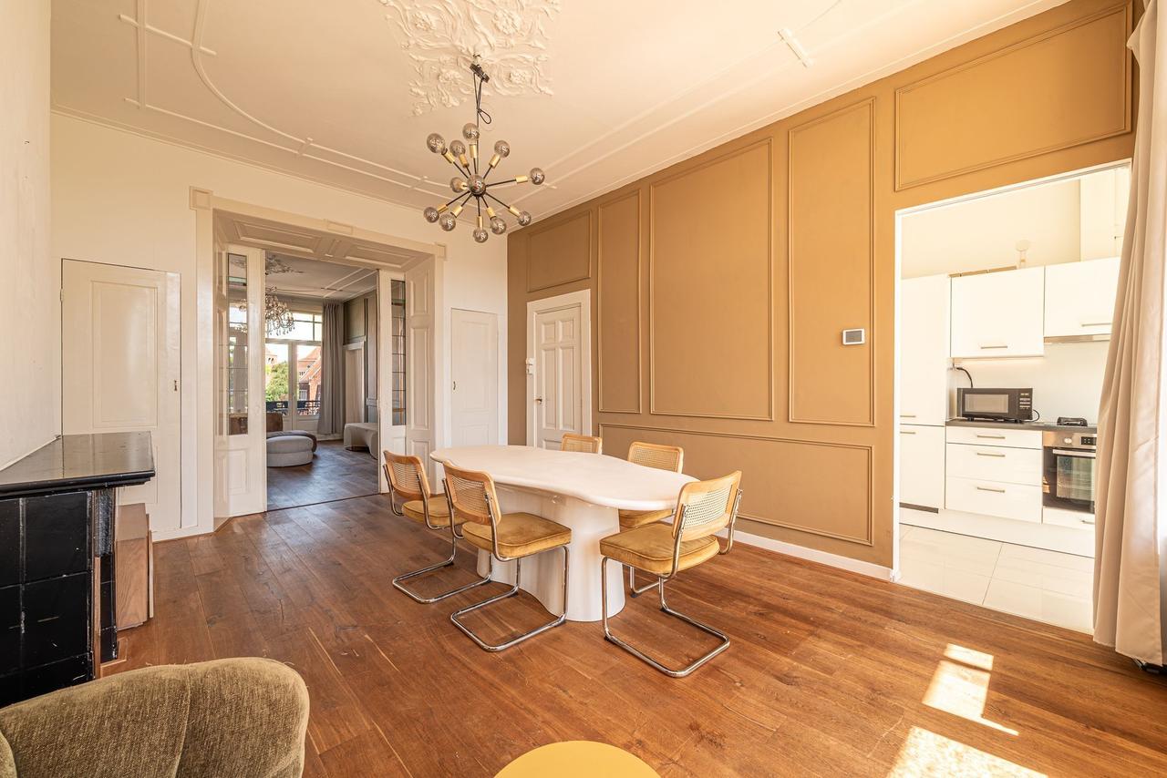 Large townhouse in Middenmeer - Image 1