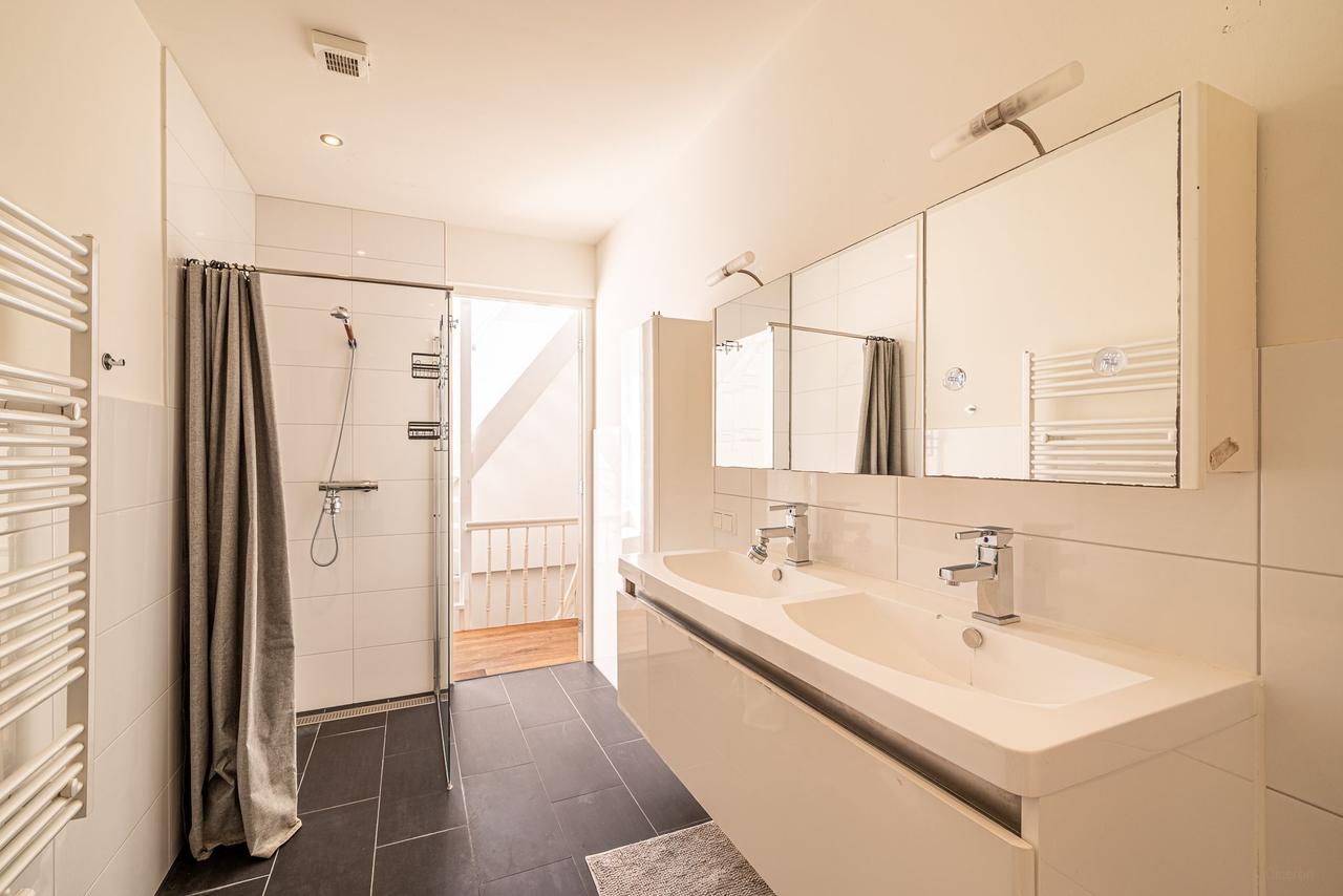 Large townhouse in Middenmeer - Image 23