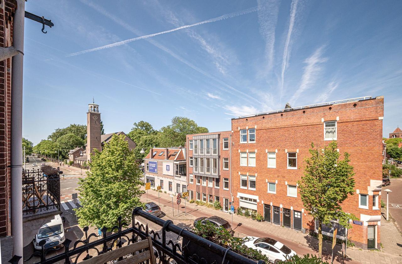 Large townhouse in Middenmeer - Image 13