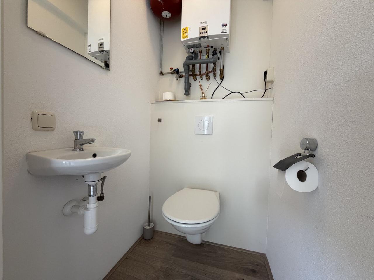 Modern apartment (65m²) with 2 bedrooms in Assendorp - Image 12