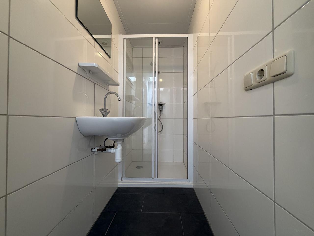 Modern apartment (65m²) with 2 bedrooms in Assendorp - Image 11