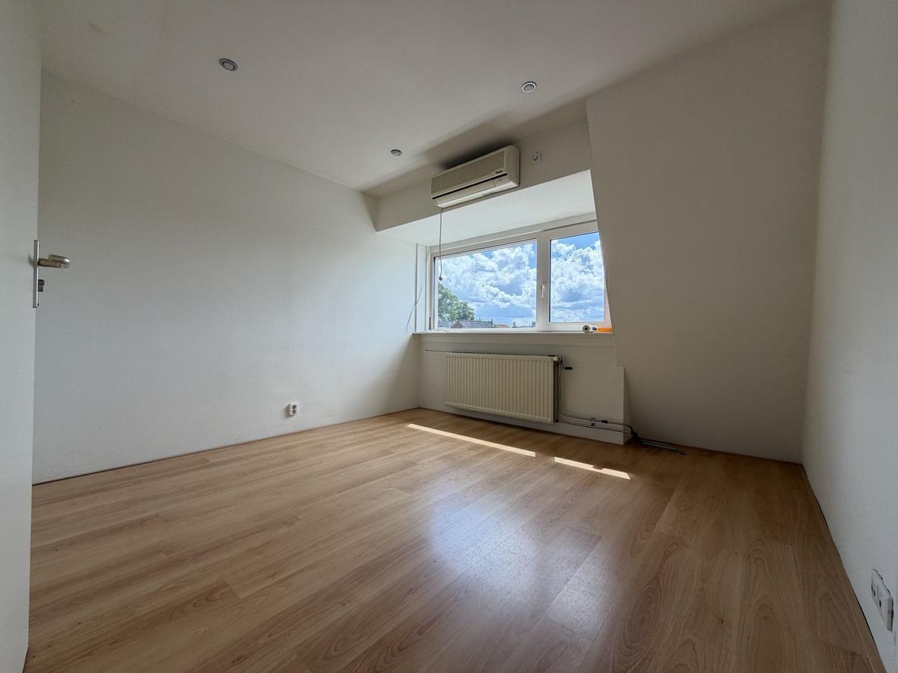 Modern apartment (65m²) with 2 bedrooms in Assendorp - Image 9