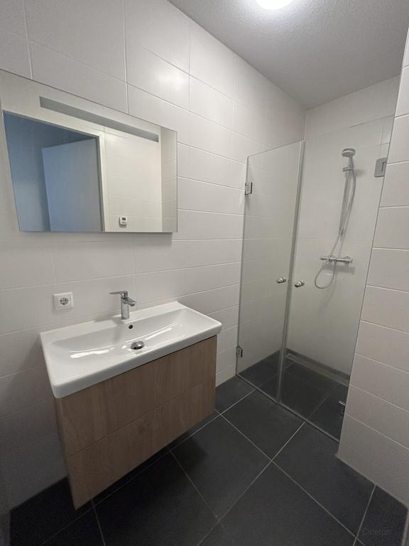 52m² house with private parking - Image 12