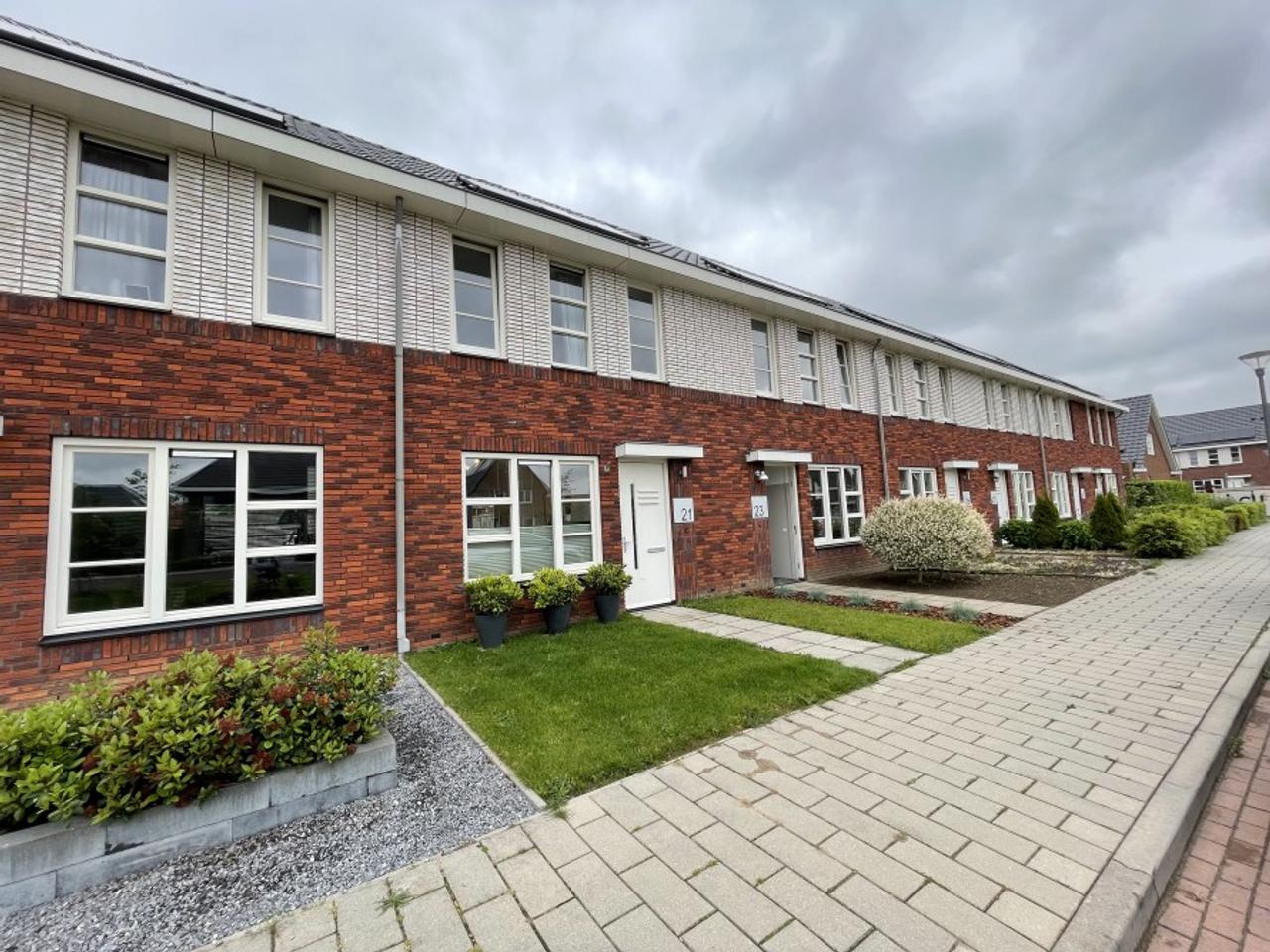119 m² tussenwoning met tuin in Zuidbroek - Afbeelding 1