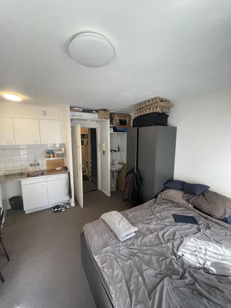 Student Room with Private Kitchen in Breda - Image 3