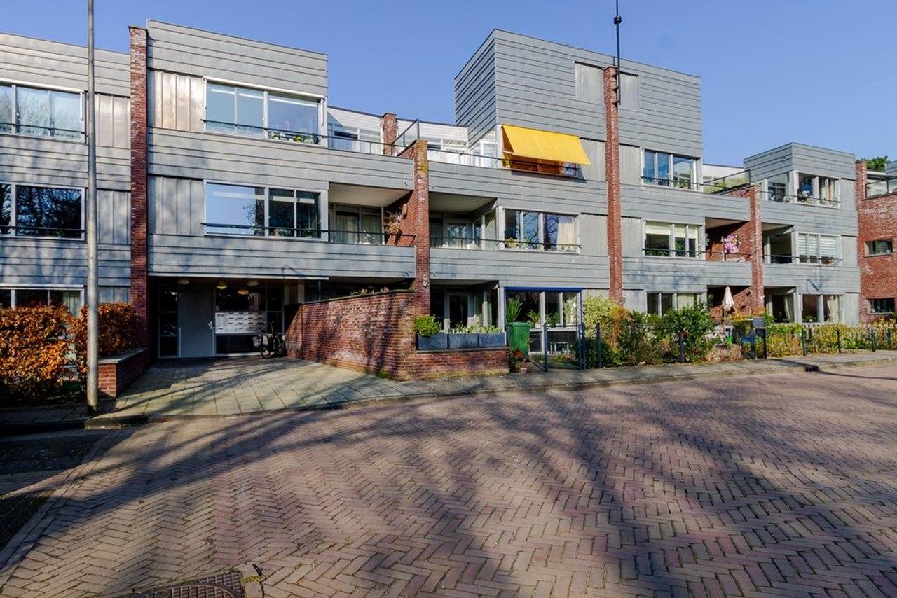 Apartment with Roof Terrace in Heemstede - Image 1