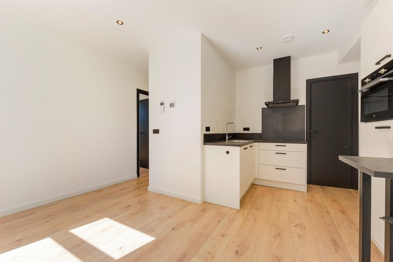 Renovated 2-room apartment in Hillesluis - Image 1