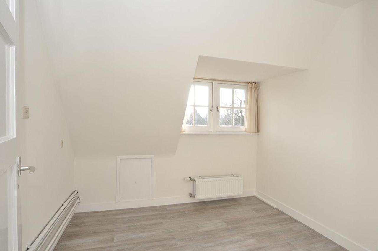 Renovated maisonette with spacious terrace in Laren - Image 10