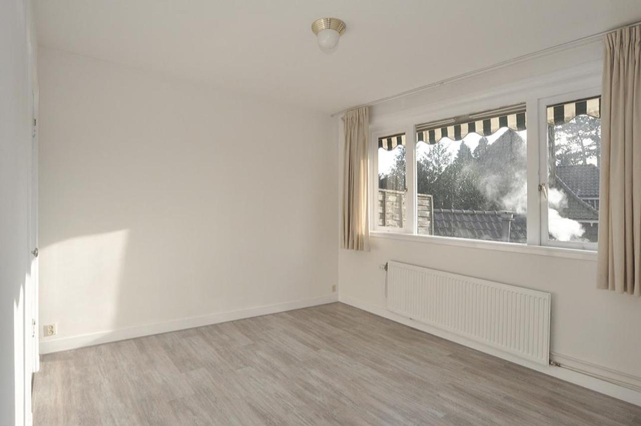Renovated maisonette with spacious terrace in Laren - Image 7