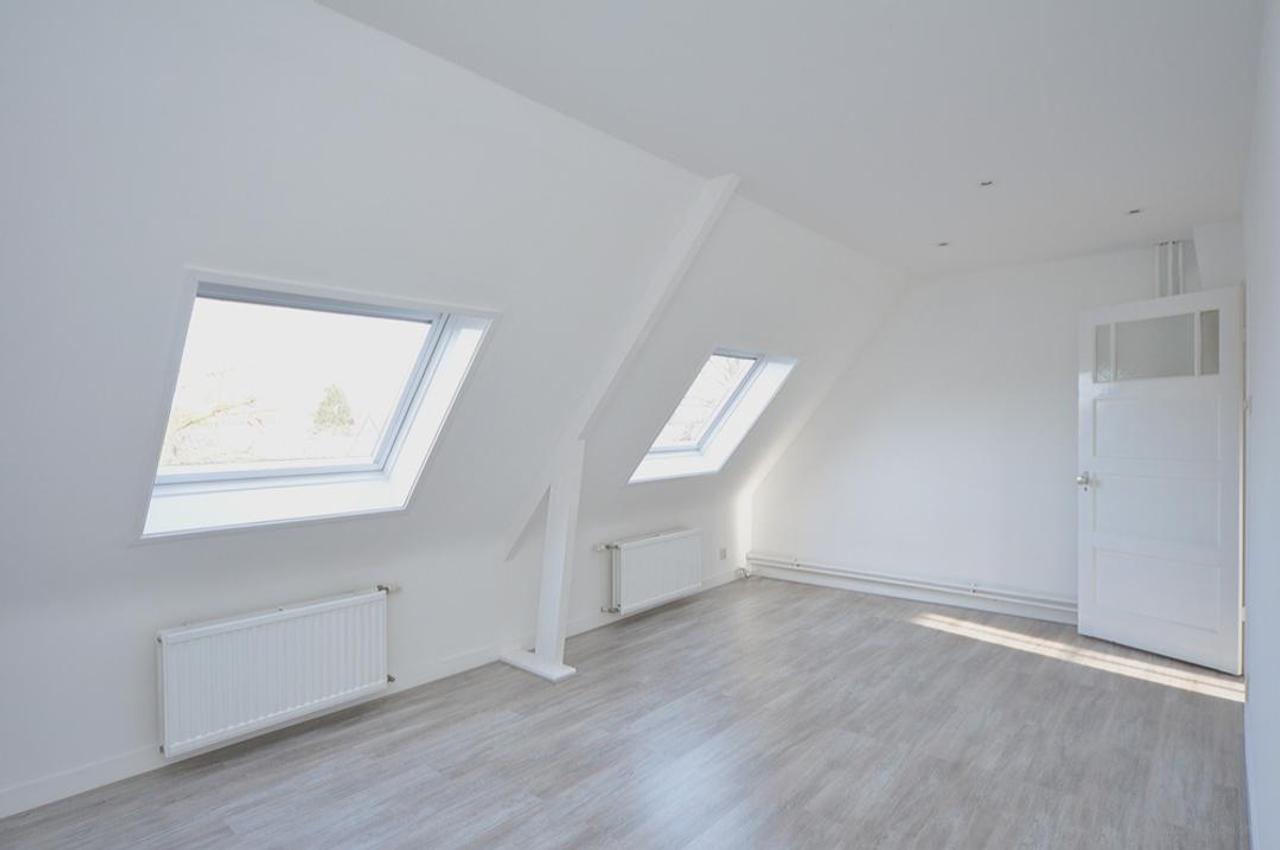 Renovated maisonette with spacious terrace in Laren - Image 11