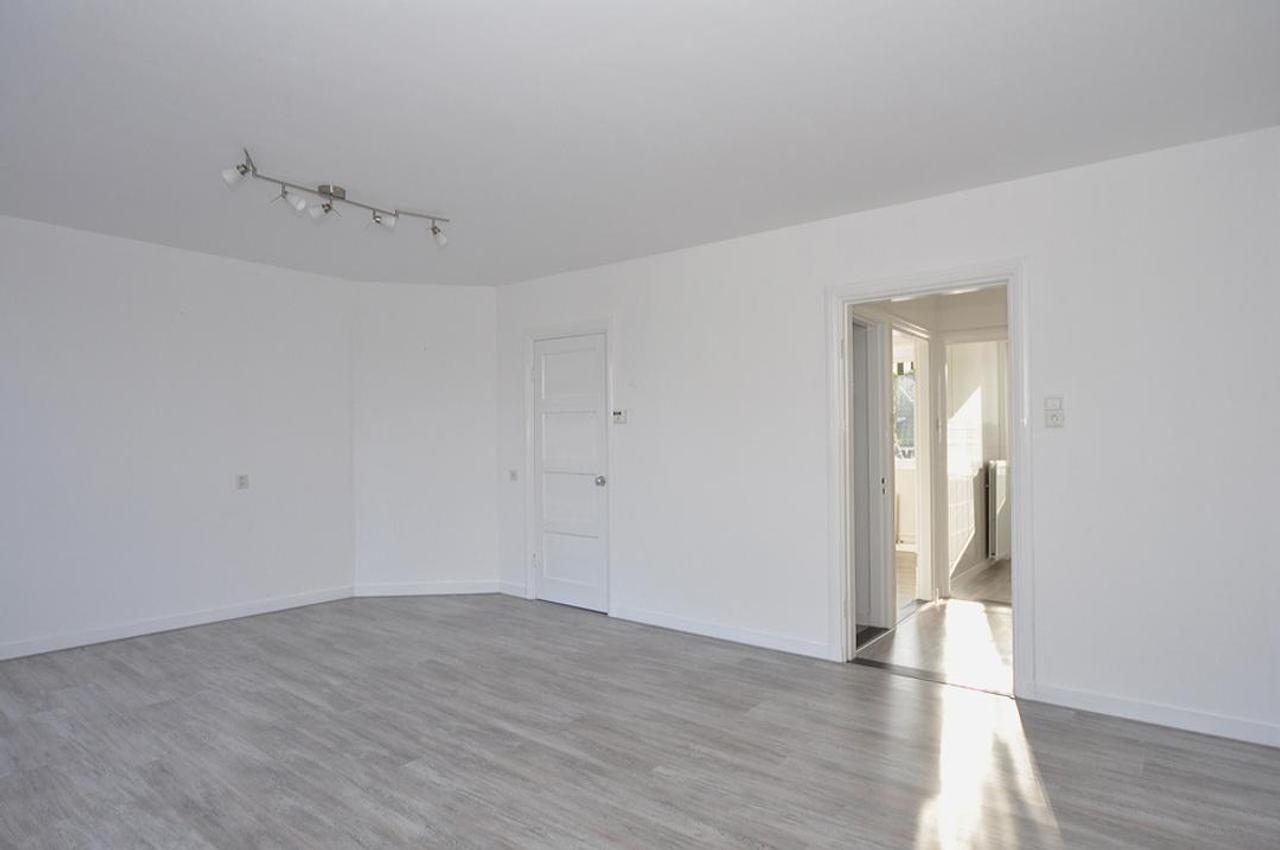 Renovated maisonette with spacious terrace in Laren - Image 5