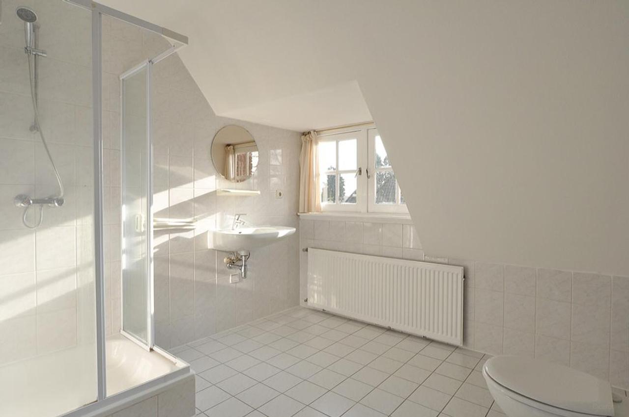 Renovated maisonette with spacious terrace in Laren - Image 13