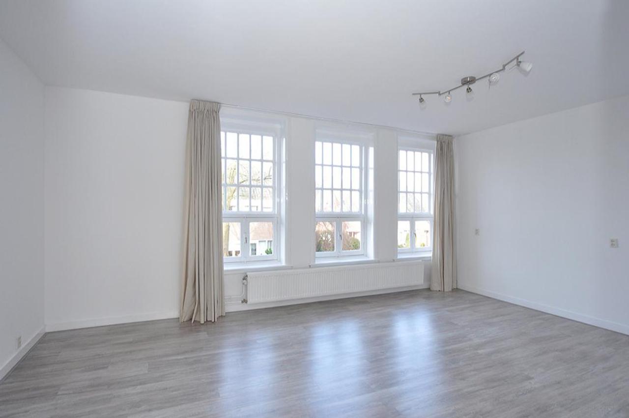 Renovated maisonette with spacious terrace in Laren - Image 4