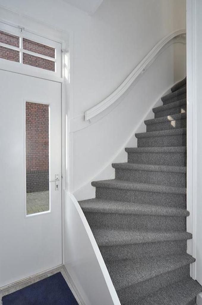 Renovated maisonette with spacious terrace in Laren - Image 3
