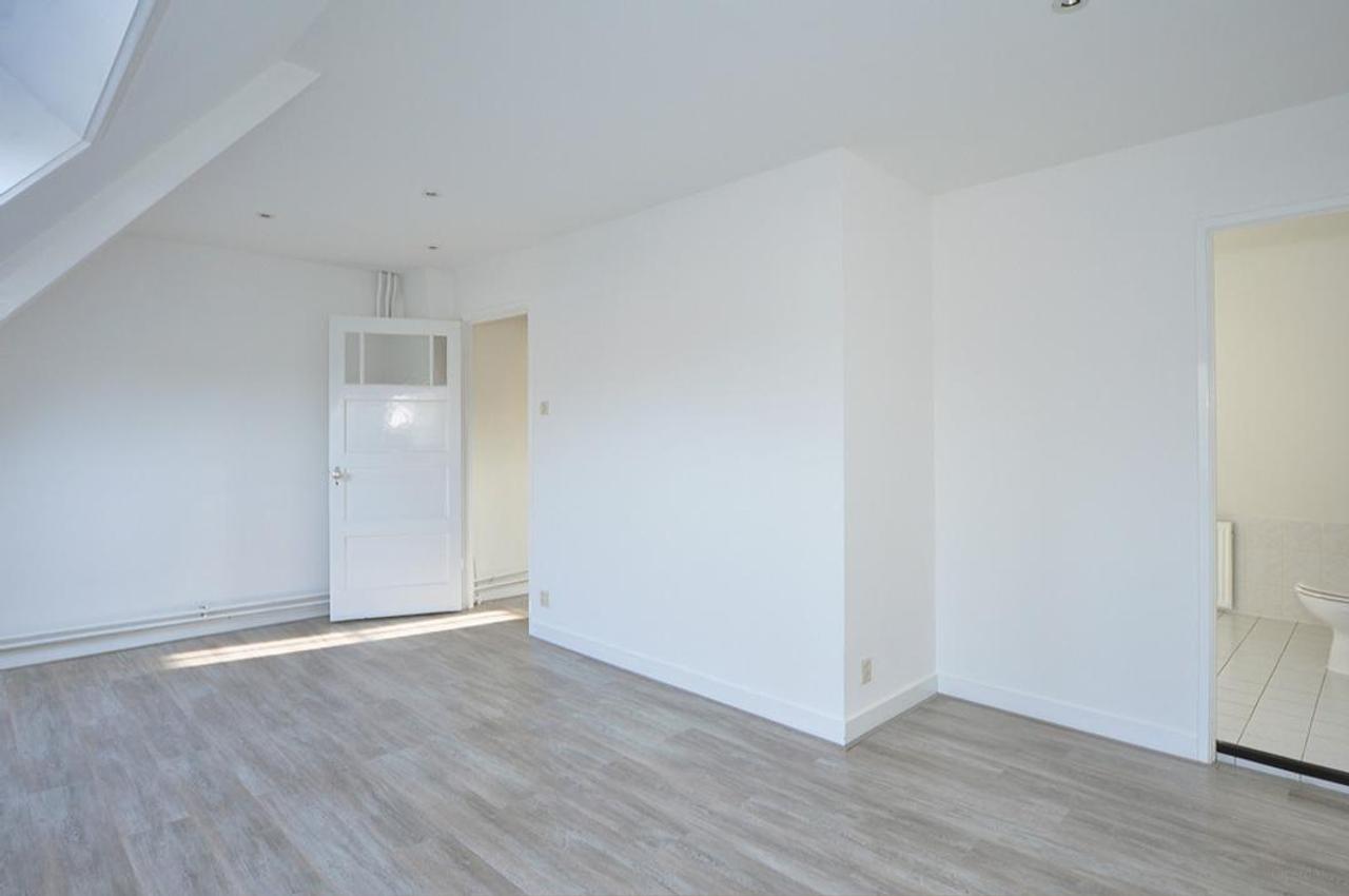 Renovated maisonette with spacious terrace in Laren - Image 12