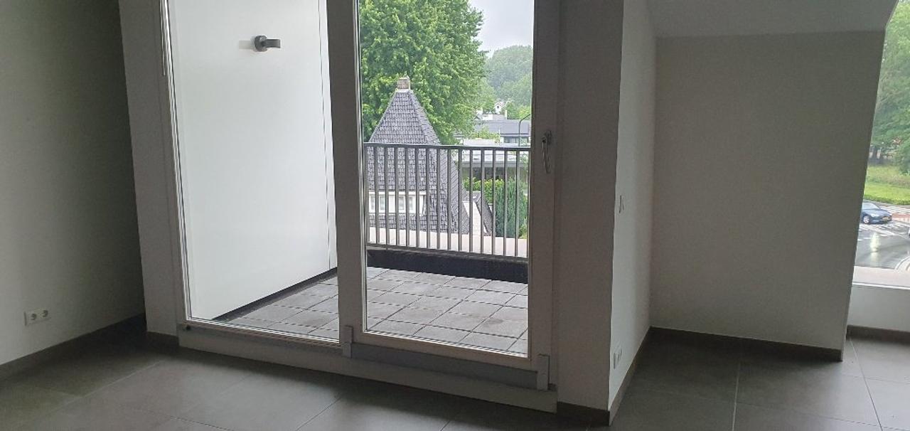 Modern 2-bedroom apartment in the center of Geldrop - Image 4