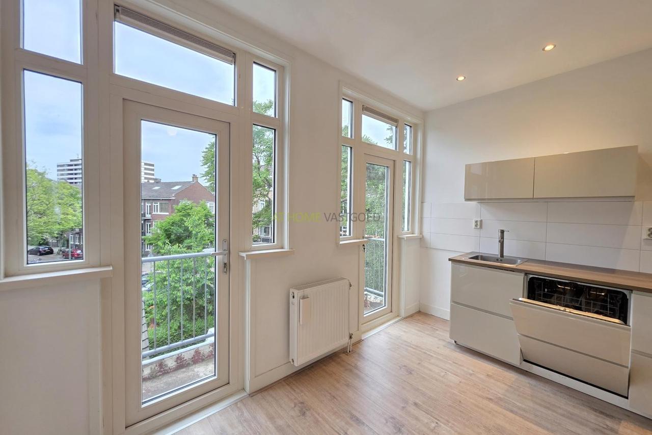 3-bedroom apartment with balcony in Blijdorp - Image 5