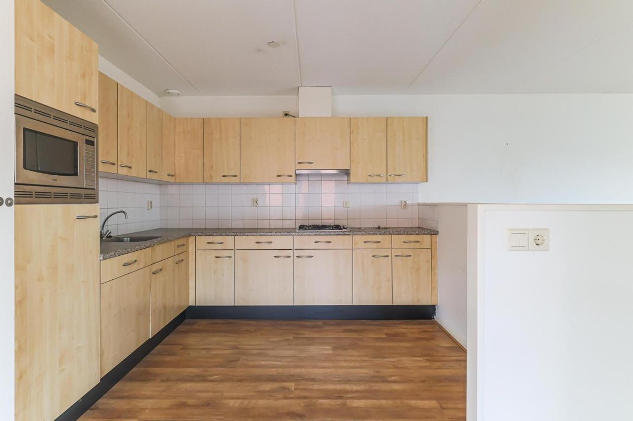 Bovenste verdieping met balkon in centrum - Afbeelding 20