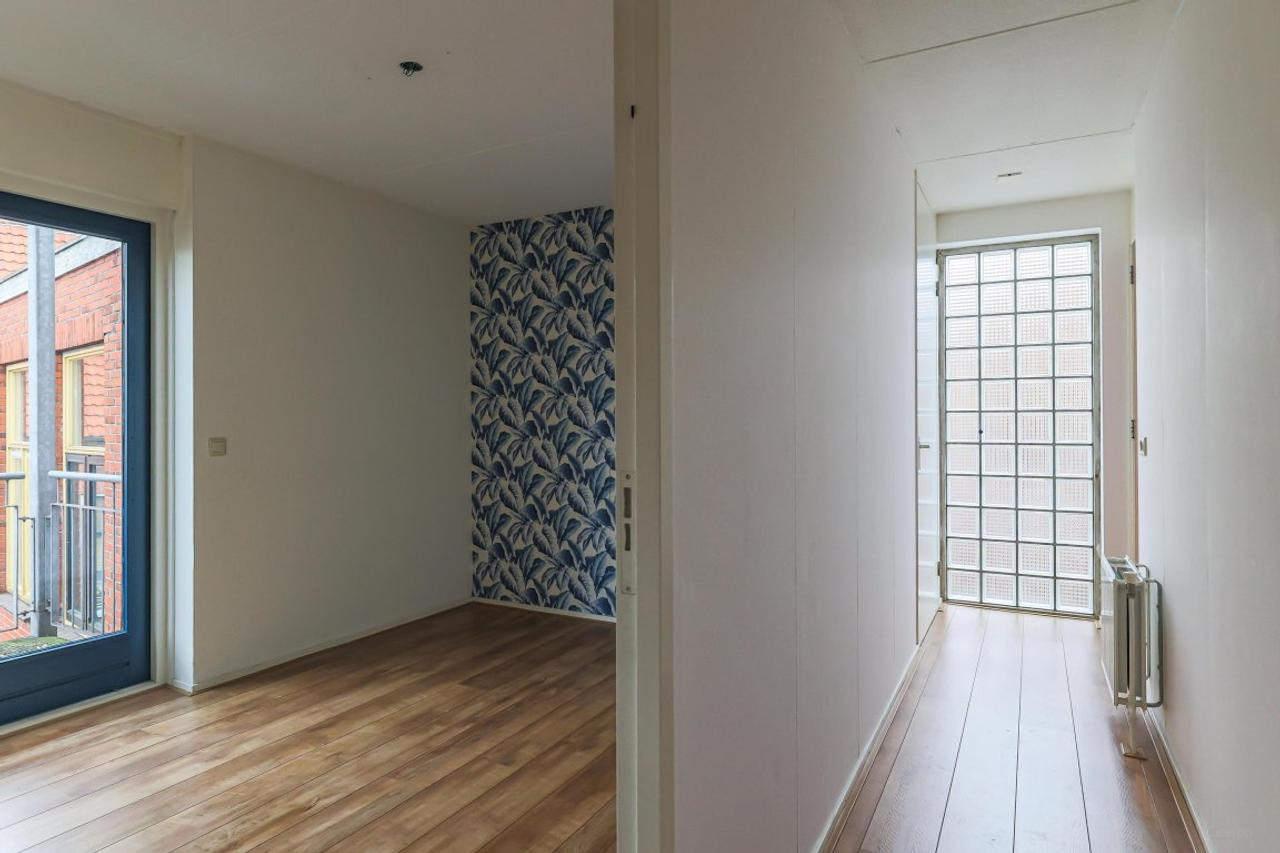 Bovenste verdieping met balkon in centrum - Afbeelding 5