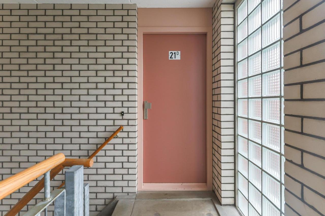 Bovenste verdieping met balkon in centrum - Afbeelding 3