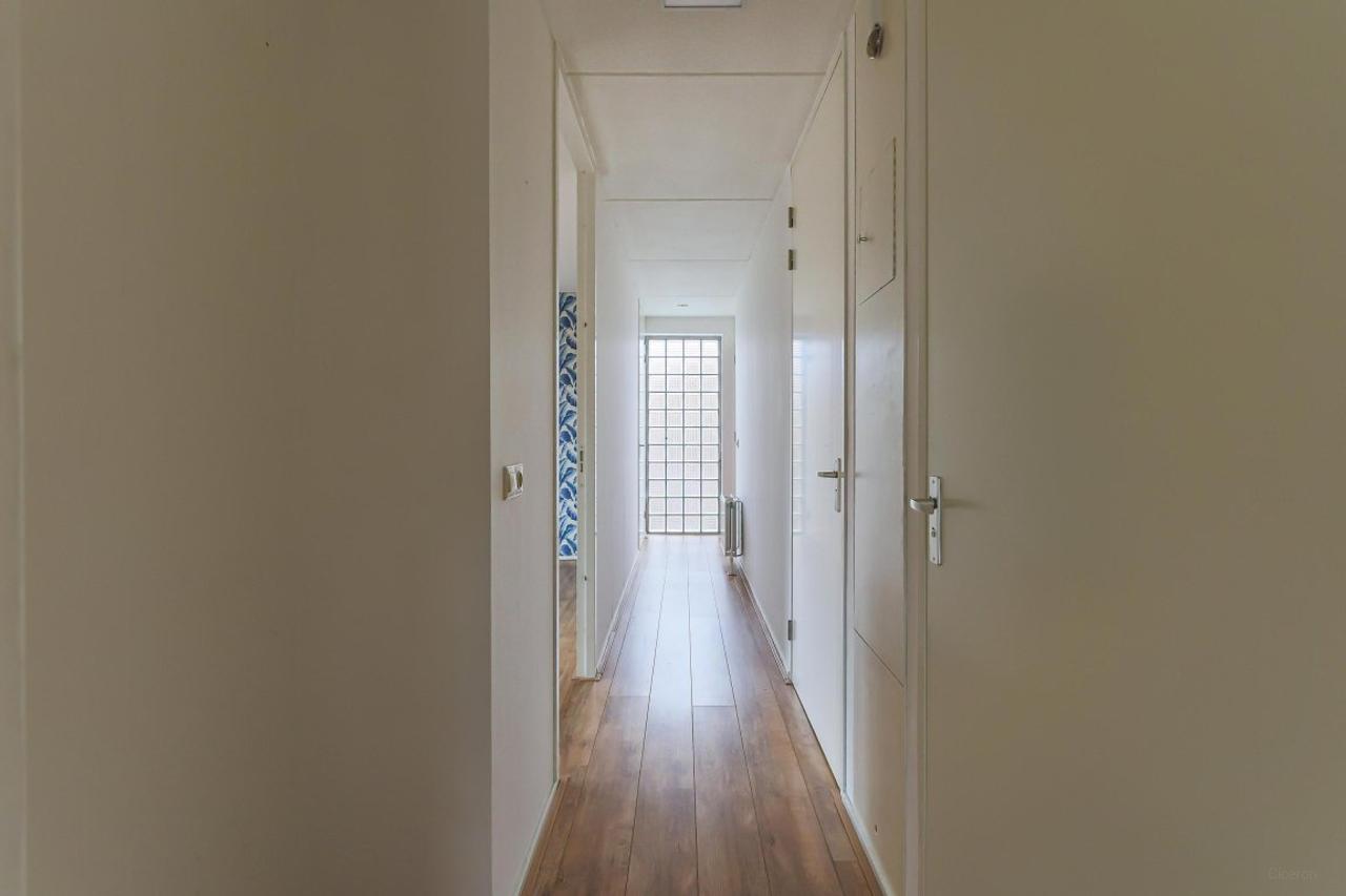 Bovenste verdieping met balkon in centrum - Afbeelding 6