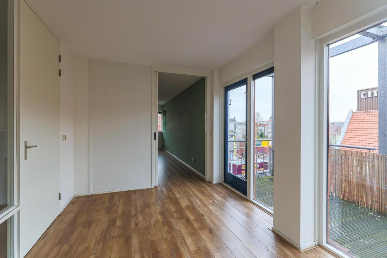 Bovenste verdieping met balkon in centrum - Afbeelding 15