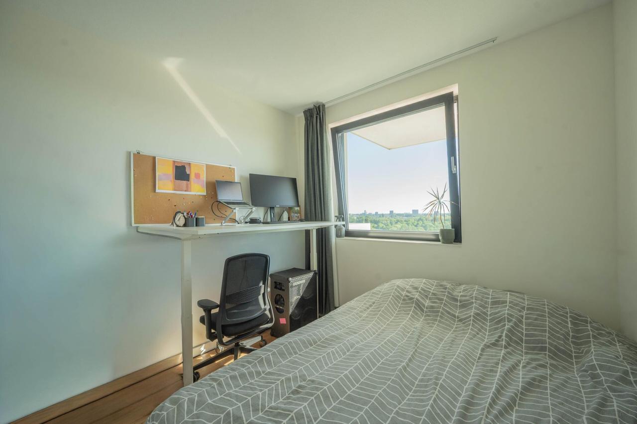 Unobstructed Views with 2 Balconies on the Amstel - Image 3