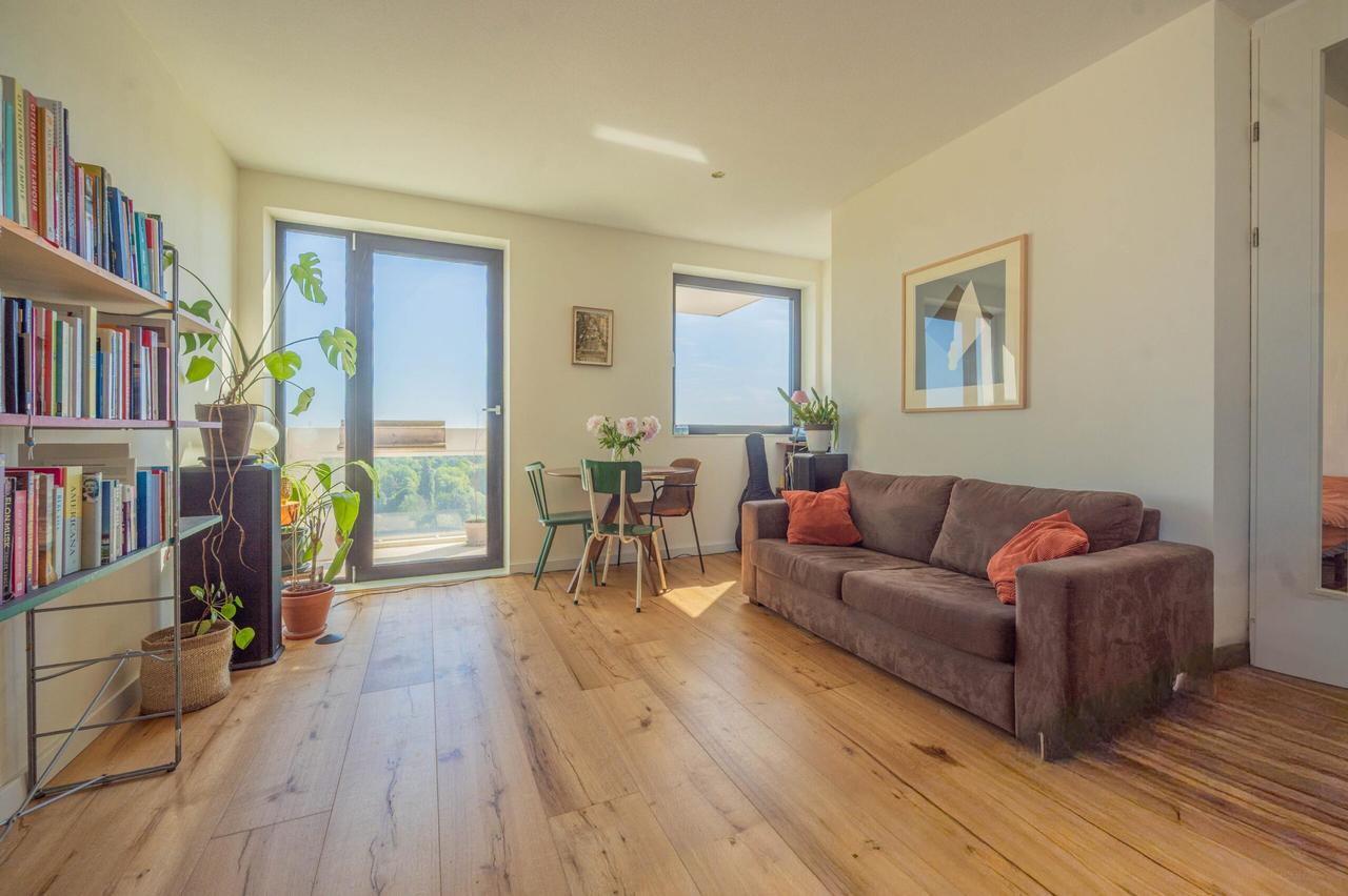 Unobstructed Views with 2 Balconies on the Amstel - Image 12