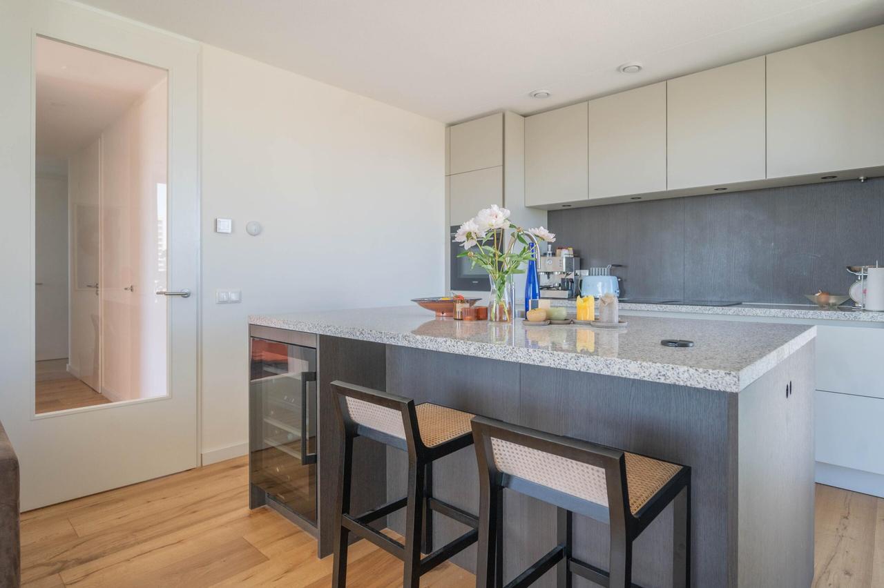 Unobstructed Views with 2 Balconies on the Amstel - Image 15