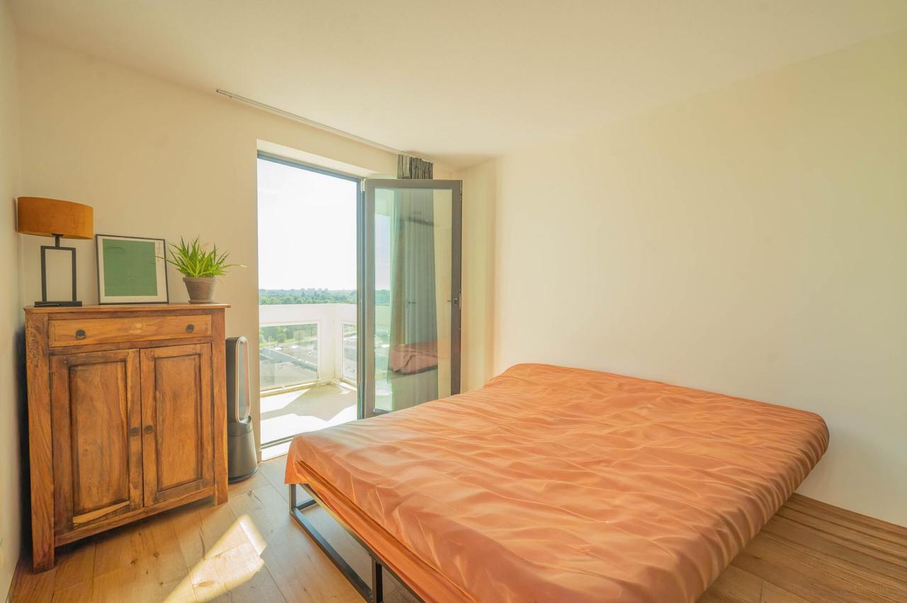 Unobstructed Views with 2 Balconies on the Amstel - Image 8
