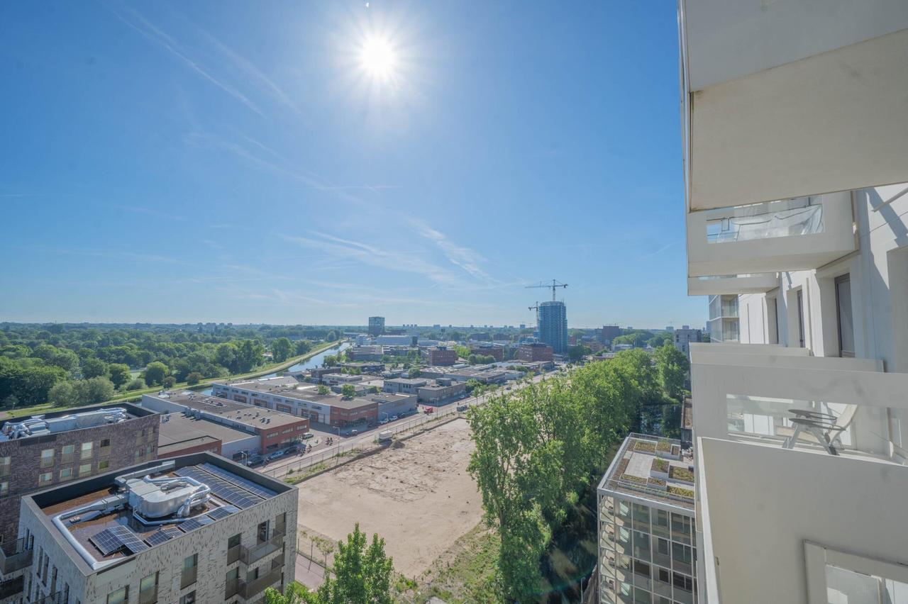 Unobstructed Views with 2 Balconies on the Amstel - Image 9