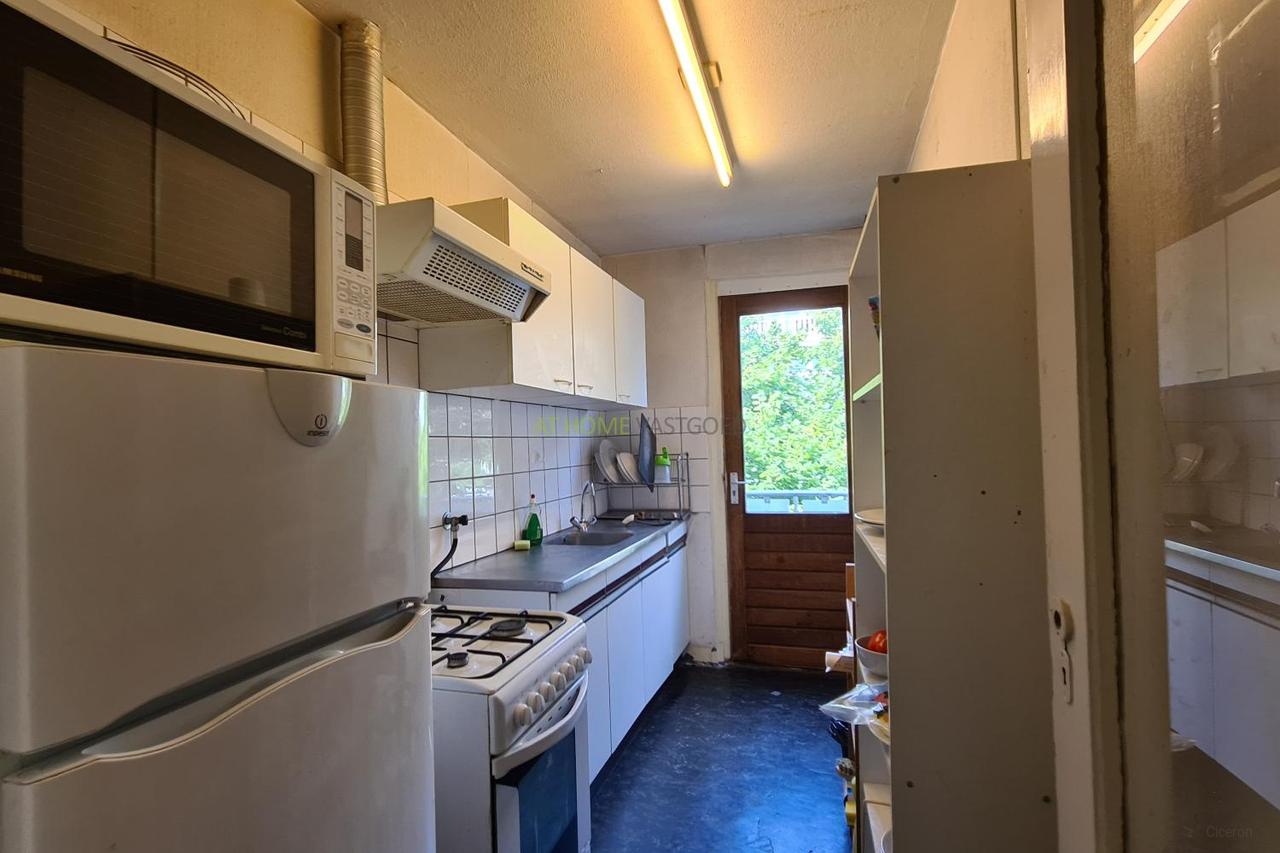 Room with balcony in Rotterdam Middelland - Image 5