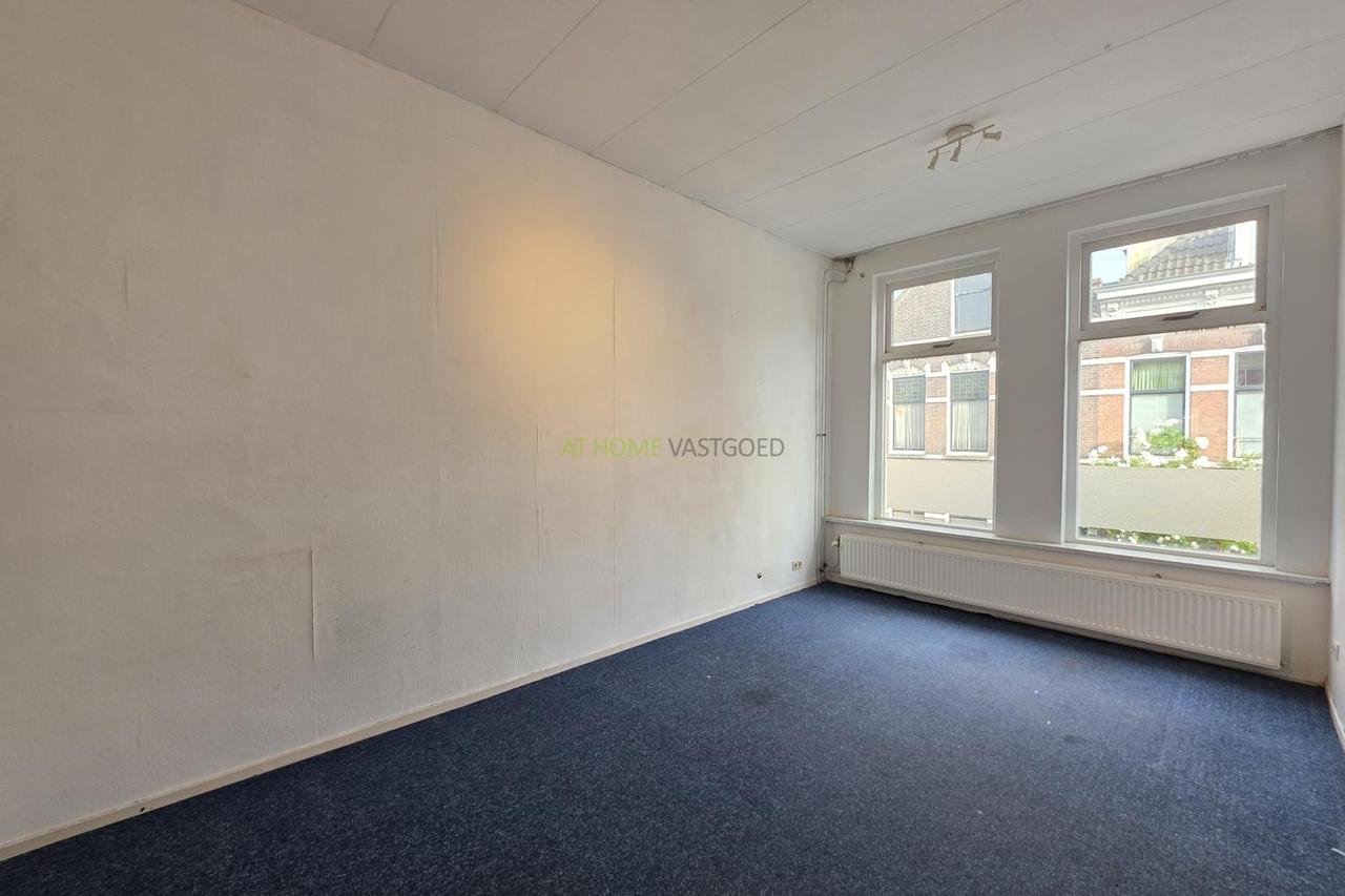 Room with balcony in Rotterdam Middelland - Image 4