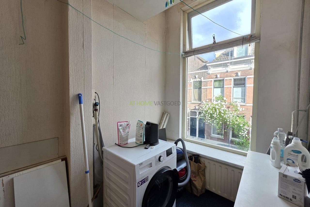 Room with balcony in Rotterdam Middelland - Image 10