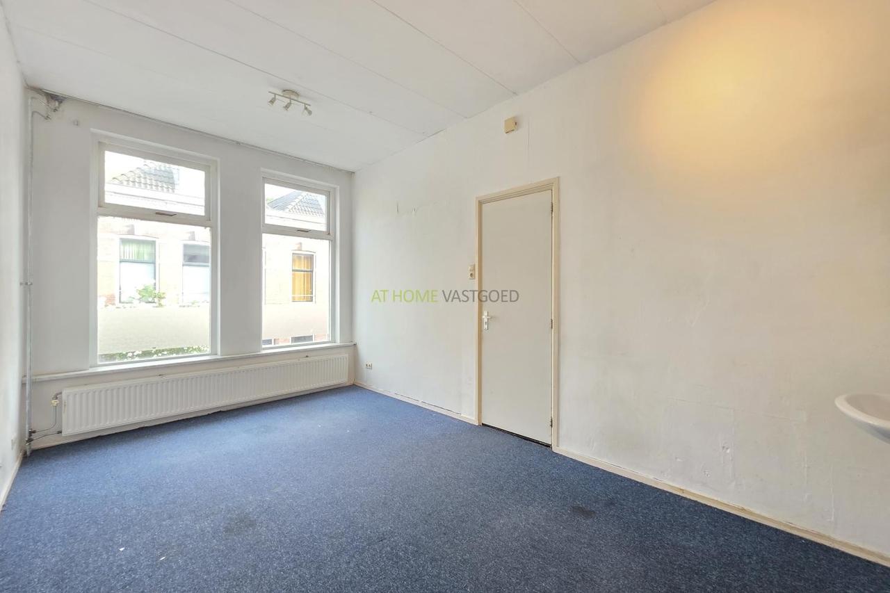 Room with balcony in Rotterdam Middelland - Image 3