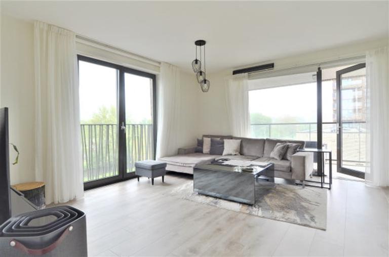 Hoekappartement met groot balkon - Afbeelding 1