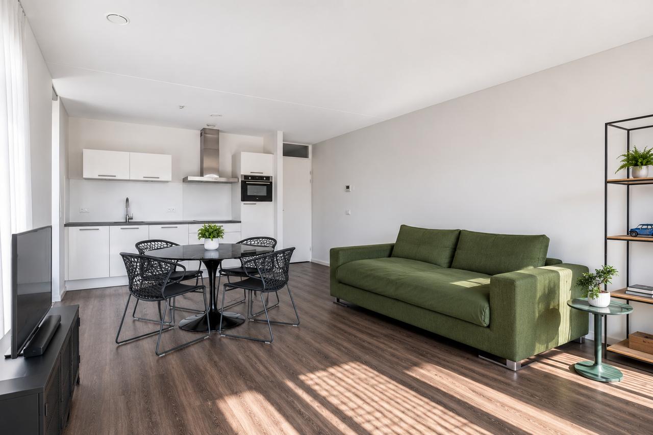 2-bedroom apartment with balcony - Image 3