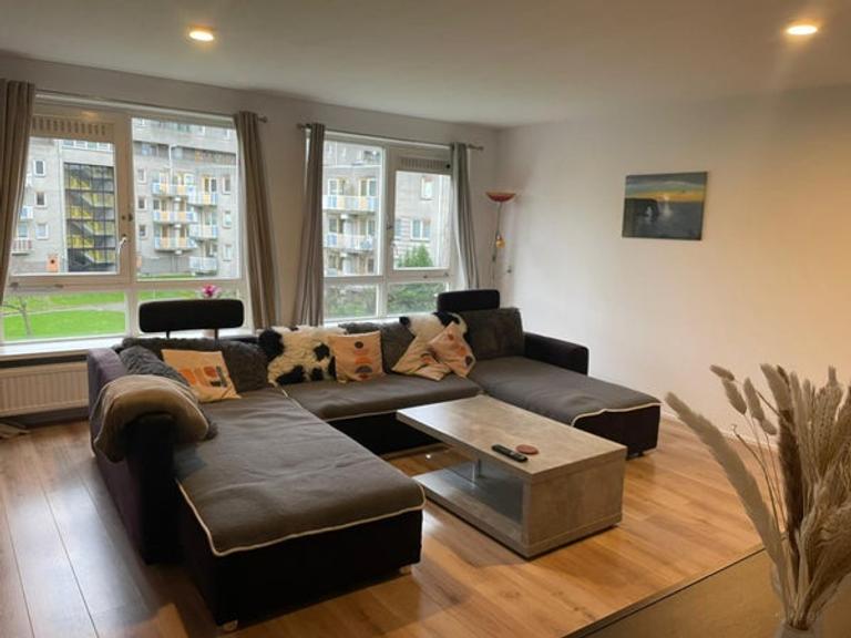 Furnished apartment with 2 balconies - Image 3