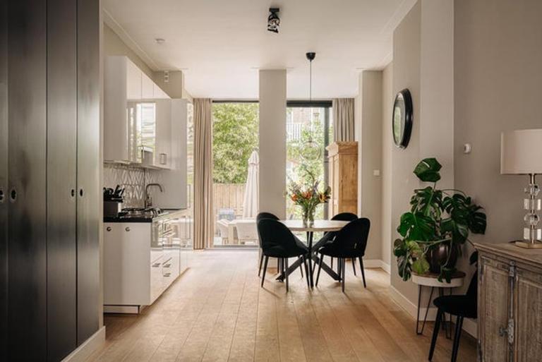 Gemeubileerde benedenwoning met 40m² tuin in Oud-West - Afbeelding 1